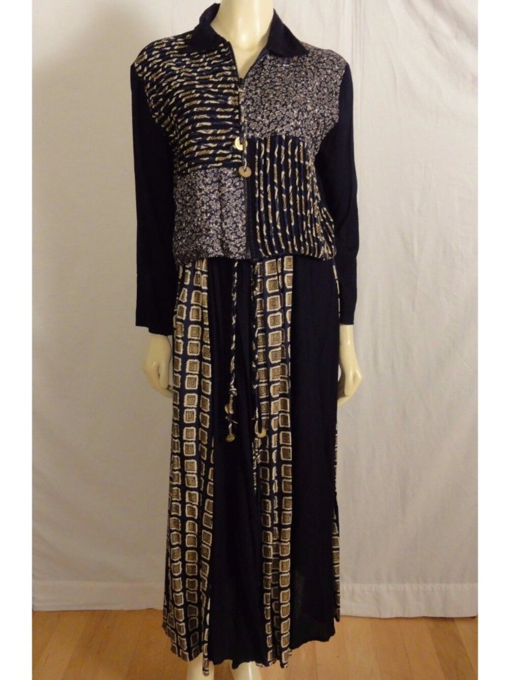 Halsey Collection skirt set size Small - zippered blazer with long length skirt